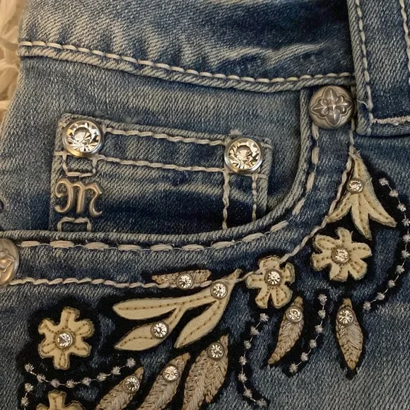 Miss Me Jean Shorts - Picture 6 of 8